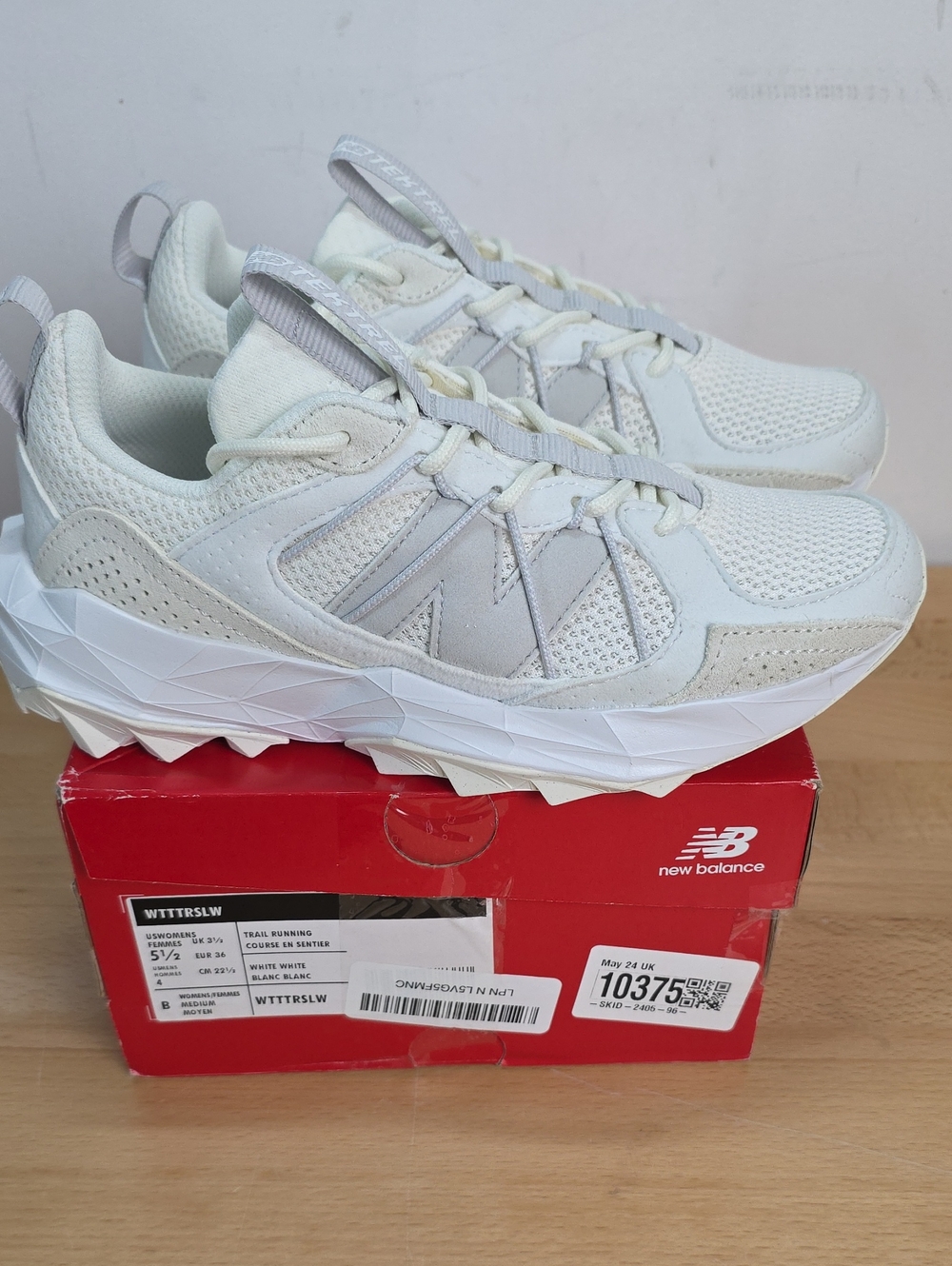 New Balance White Mesh Trail Running Sneakers Size 5.5